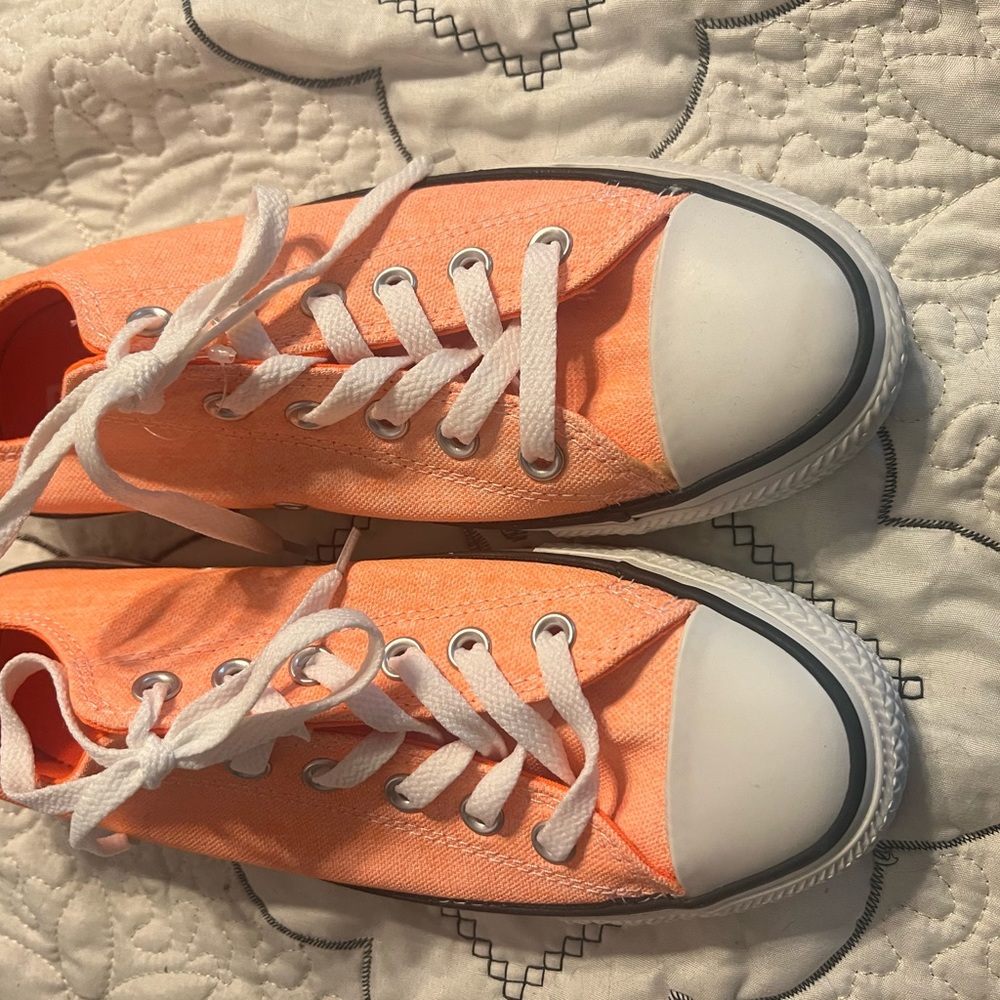 Converse Size 8 - Picture 2 of 6